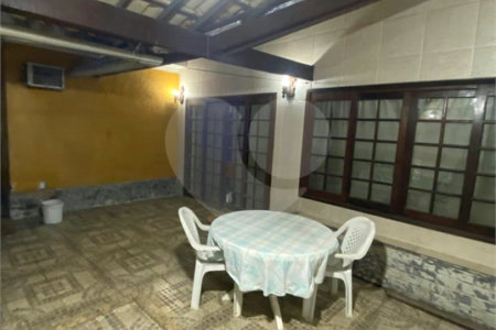 Casa à venda com 3 quartos em Santa Cruz, Rio de Janeiro, RJ