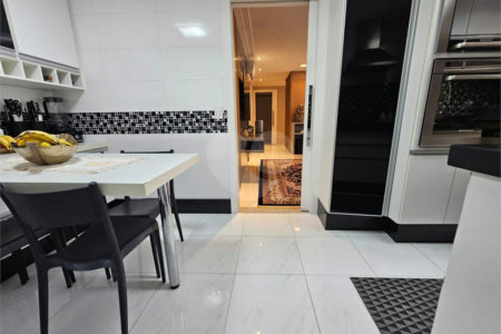 Apartamento à venda com 3 quartos, sendo 1 suíte, em Vila Regente Feijó, São Paulo, SP