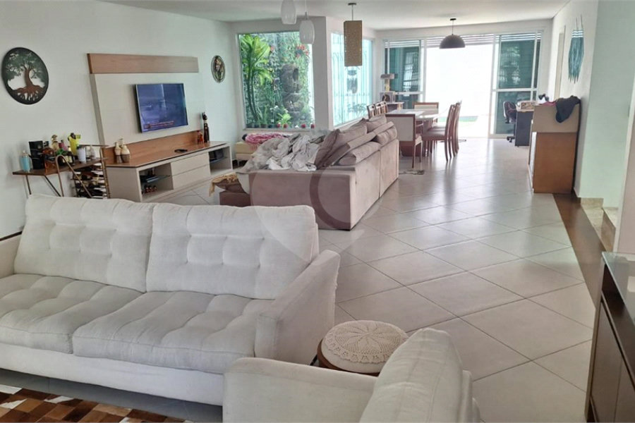 Sobrado à venda com 6 quartos, sendo 4 suítes, em Tremembé, São Paulo, SP