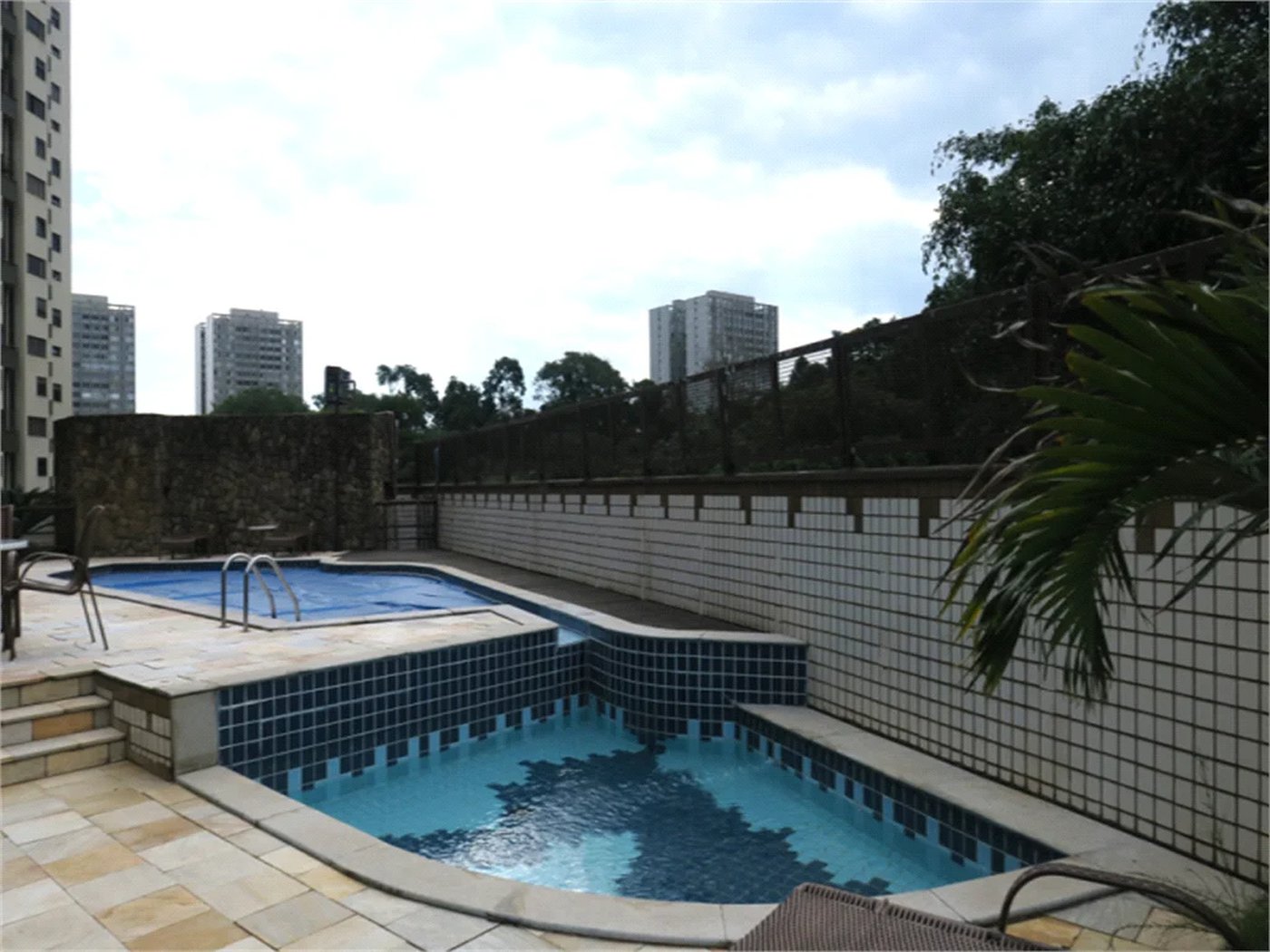 Apartamento à venda com 3 suítes em Vila Suzana, São Paulo, SP