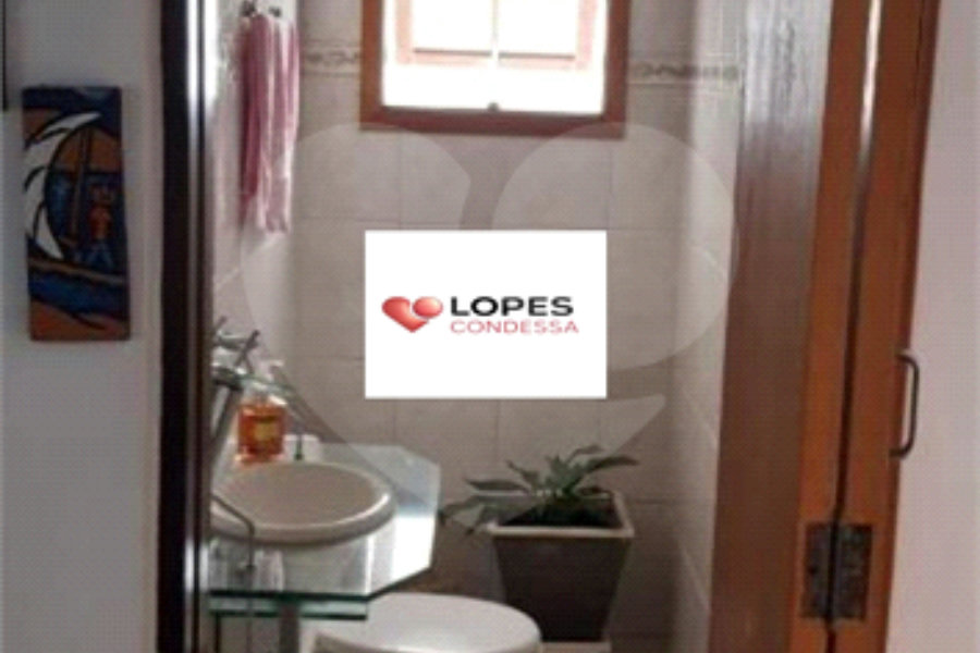 Casa à venda com 3 quartos, sendo 1 suíte, no condomínio Parque Suiça, Caieiras - SP
