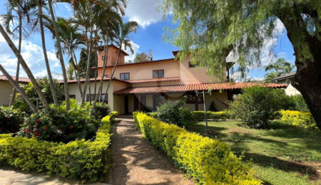 Casa à venda ou para alugar com 4 quartos, sendo 3 suítes,  no condomínio Monte Belo, Salto - SP