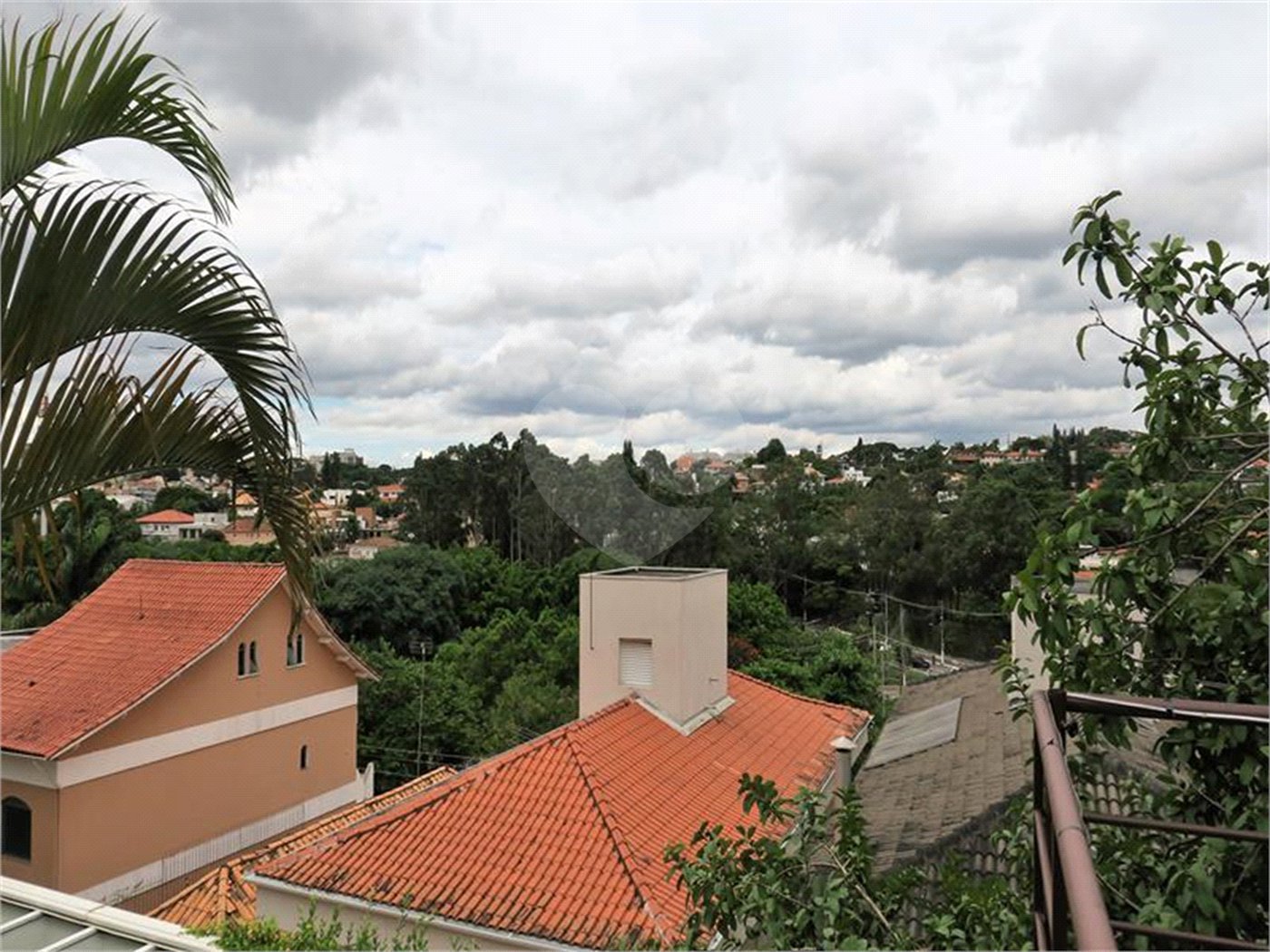Casa à venda com 4 quartos, sendo 2 suítes, em Jardim Leonor, São Paulo, SP