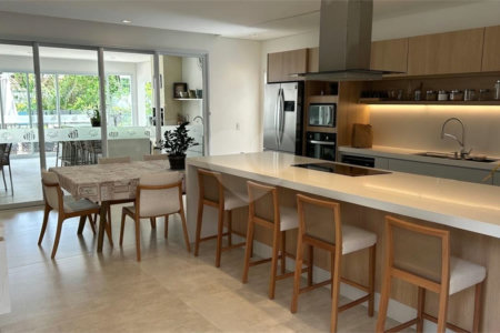 Casa à venda com 5 quartos, sendo 4 suítes,  no condomínio Residencial Vila do Itamaraca, Valinhos - SP