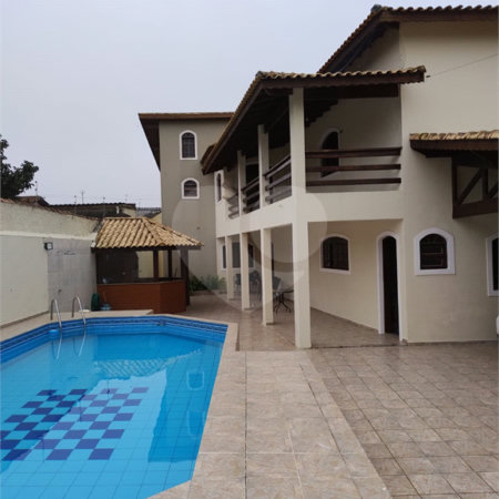 Sobrado à venda com 6 quartos, sendo 2 suítes, em Balneário Stella Maris, Peruíbe, SP