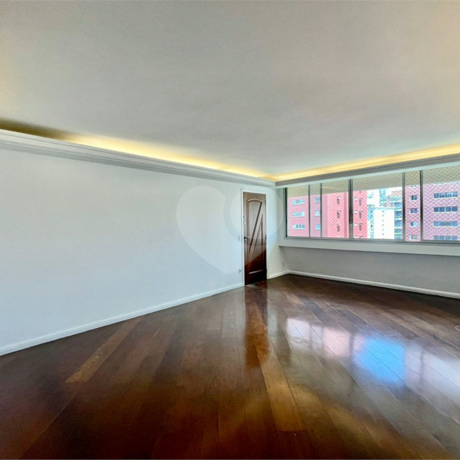 Apartamento à venda com 3 quartos, sendo 1 suíte, em Itaim Bibi, São Paulo, SP