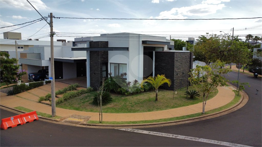 Casa à venda com 3 suítes em Residencial Village Damha III, Araraquara, SP