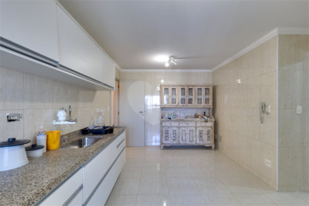 Apartamento à venda com 4 quartos, sendo 1 suíte, em Alto da Boa Vista, São Paulo, SP