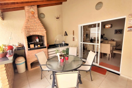 Casa à venda com 3 suítes no condomínio Portal dos Ipês, Indaiatuba - SP