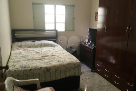 Sobrado à venda com 4 quartos, sendo 1 suíte, em Jardim Sarah, São Paulo, SP