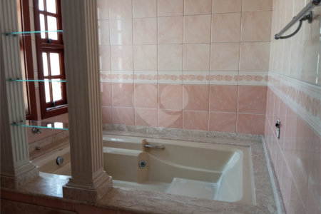 Casa à venda com 3 quartos, sendo 1 suíte, em Vila Nivi, São Paulo, SP