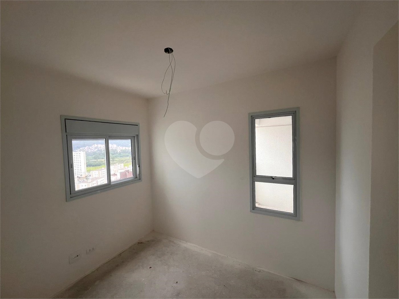 Apartamento à venda com 2 quartos, sendo 1 suíte,  em Loteamento Mogilar, Mogi das Cruzes, SP