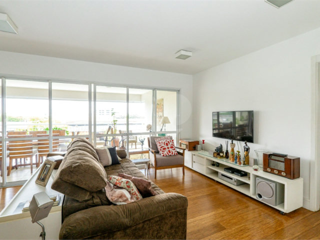 Apartamento à venda com 3 suítes em Santo Amaro, São Paulo, SP