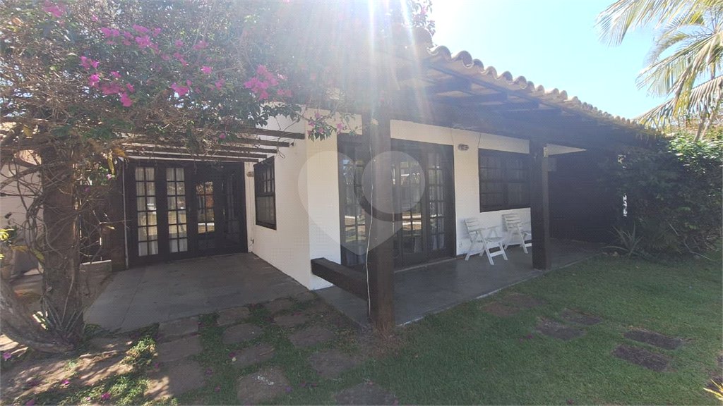 Casa para alugar com 3 quartos, sendo 2 suítes, em Praia Rasa, Armação dos Búzios, RJ
