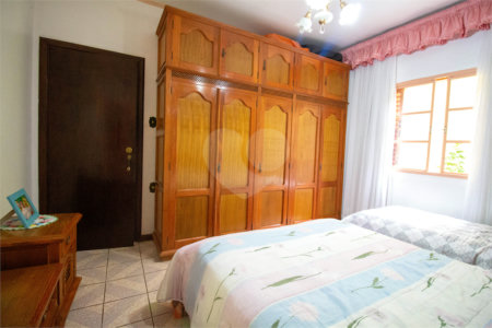 Sobrado à venda com 5 quartos, sendo 1 suíte,  em Jardim Villaça, São Roque, SP