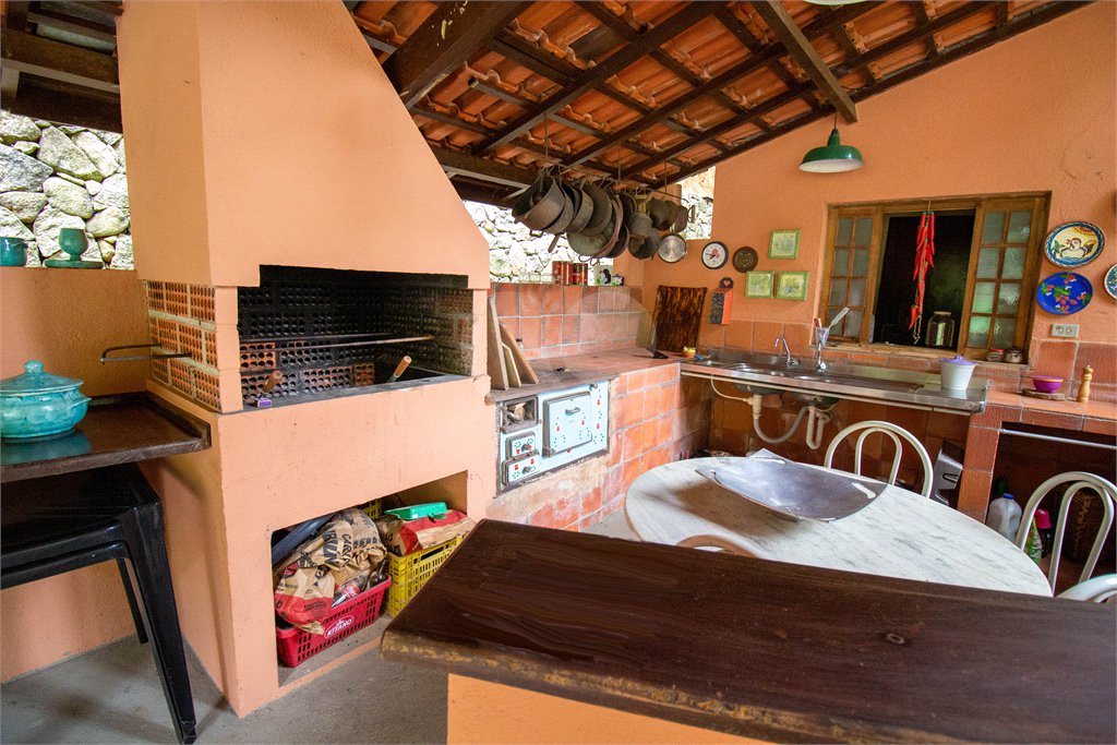 Chácara à venda com 4 quartos, sendo 2 suítes, em Vila Santa Rita, São Roque, SP