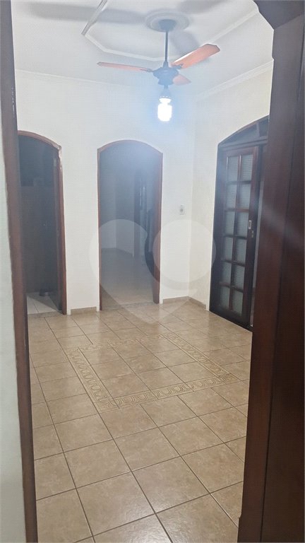 Sobrado à venda ou para alugar com 4 suítes em Sitio Paredão, Ferraz de Vasconcelos, SP