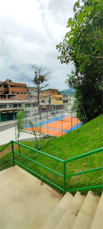 Casa à venda com 5 quartos, sendo 3 suítes, no condomínio Village Texeira Campos, Rio de Janeiro - RJ
