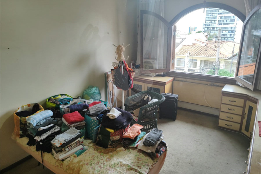 Casa à venda com 4 quartos, sendo 2 suítes, no condomínio Chácara das Rosas, São Paulo - SP