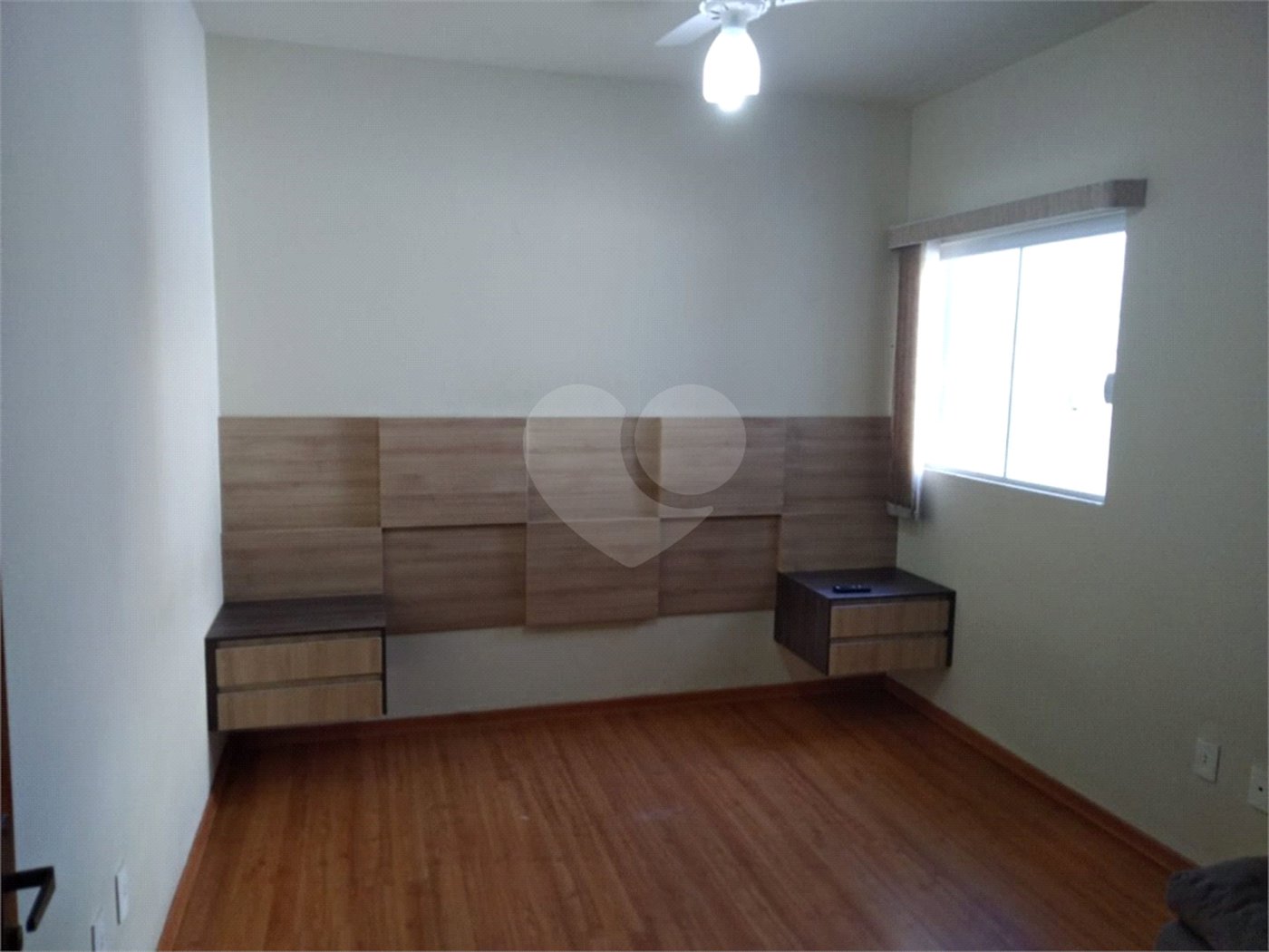 Sobrado à venda com 2 quartos em Reneville, Mairinque, SP