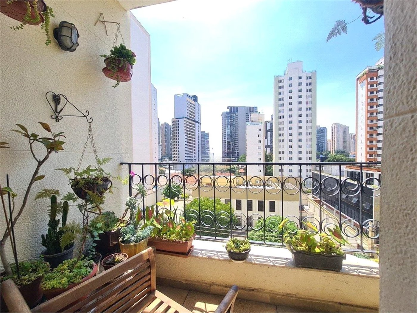 Apartamento à venda com 3 quartos, sendo 1 suíte, em Jardim das Acácias, São Paulo, SP
