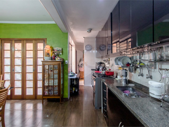 Casa de Vila à venda com 4 quartos, sendo 2 suítes,  em Chácara Santo Antônio (zona Sul), São Paulo, SP