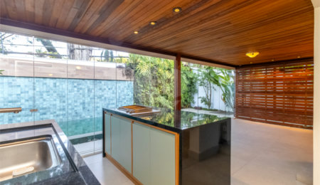 Casa à venda com 4 quartos, sendo 3 suítes,  no condomínio Village Place, São Paulo - SP