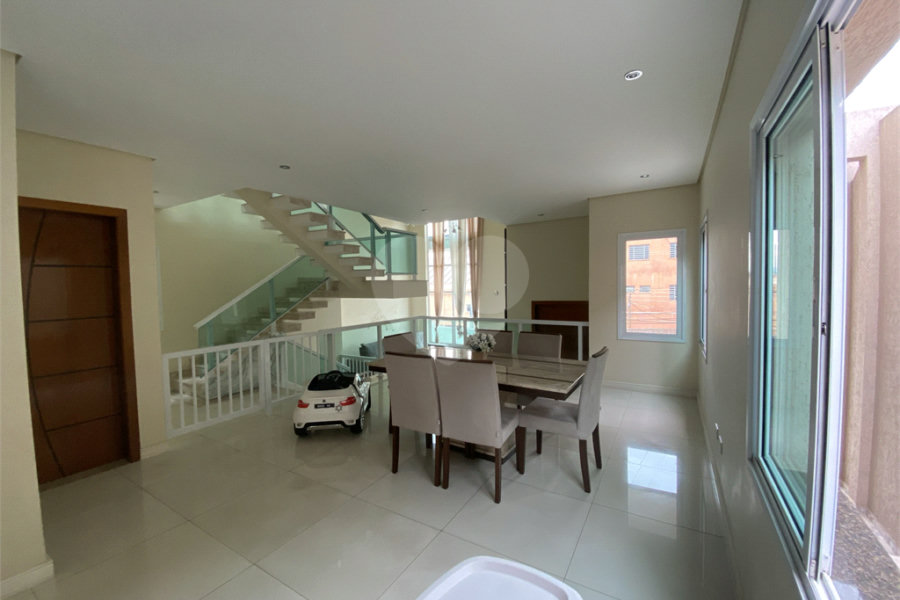 Sobrado à venda com 3 quartos, sendo 1 suíte,  em Jardim Vila Galvão, Guarulhos, SP