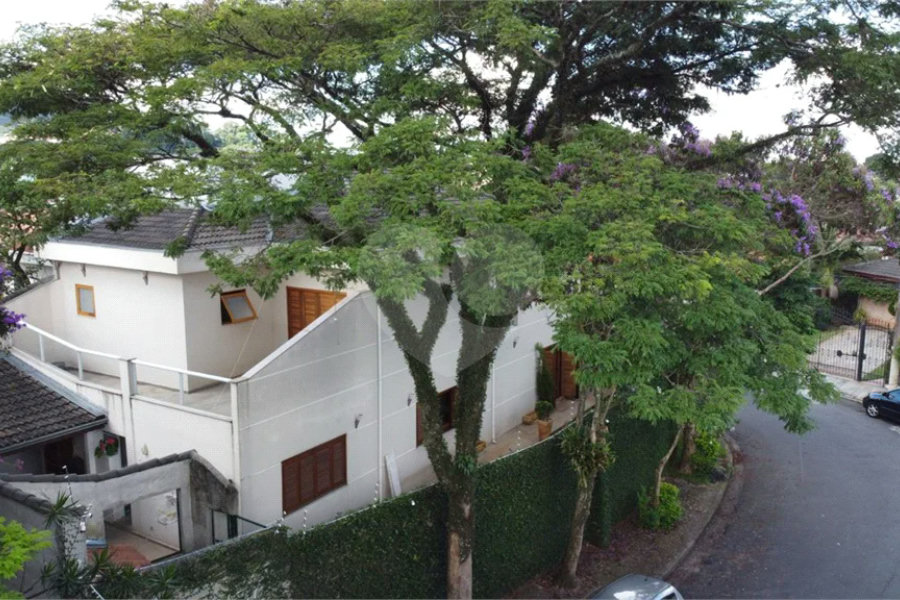 Sobrado à venda com 4 quartos, sendo 1 suíte, em Tremembé, São Paulo, SP