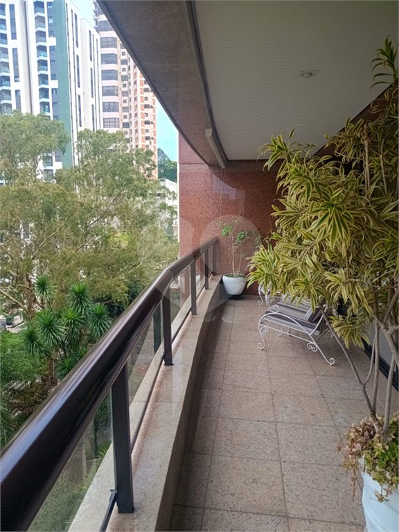 Apartamento à venda com 3 suítes em Vila Suzana, São Paulo, SP