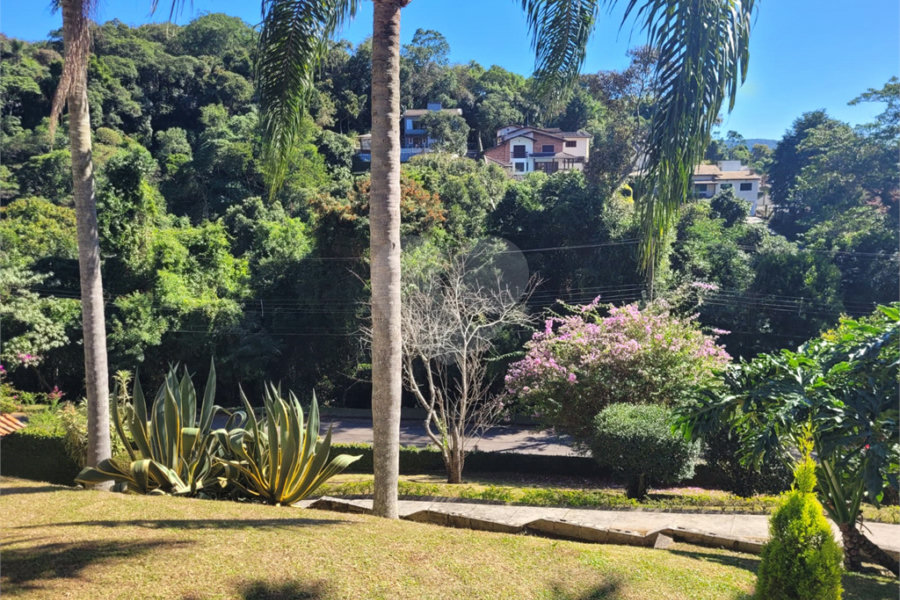Casa à venda com 3 quartos, sendo 1 suíte, no condomínio Alpes da Cantareira, Mairiporã - SP