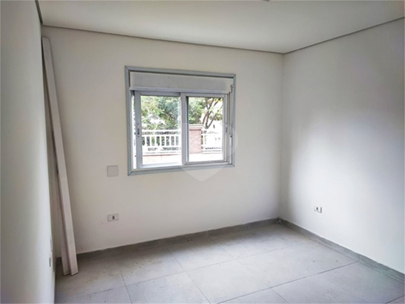 Casa à venda com 3 quartos, sendo 1 suíte,  no condomínio Ouro Verde, Guarulhos - SP