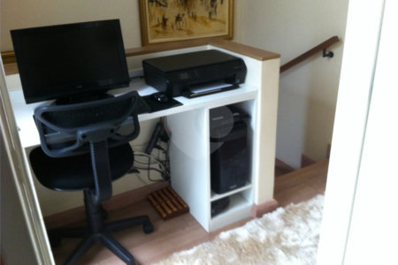 Casa à venda com 3 quartos, sendo 1 suíte, no condomínio Moradas do Horto, São Paulo - SP