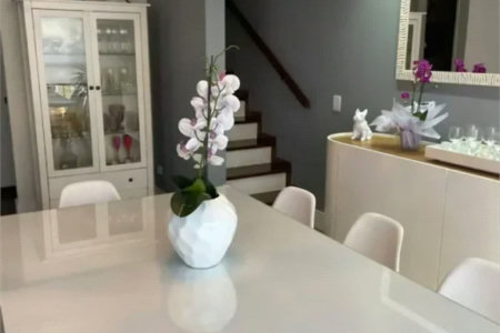 Casa à venda com 3 quartos, sendo 1 suíte, no condomínio Villas de São Francisco I, São Paulo - SP