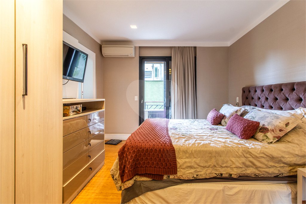Apartamento à venda com 4 quartos, sendo 2 suítes,  em Vila Mariana, São Paulo, SP