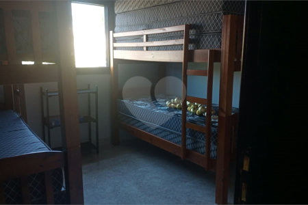 Casa à venda com 3 quartos, sendo 1 suíte,  no condomínio Village da Serra, Araçoiaba da Serra - SP