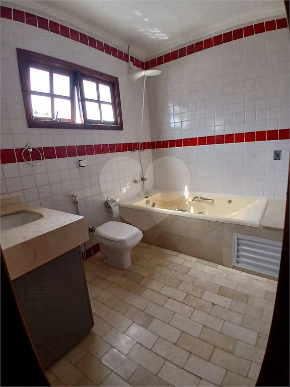 Casa à venda com 5 quartos, sendo 3 suítes, em Vila Santista, Atibaia, SP
