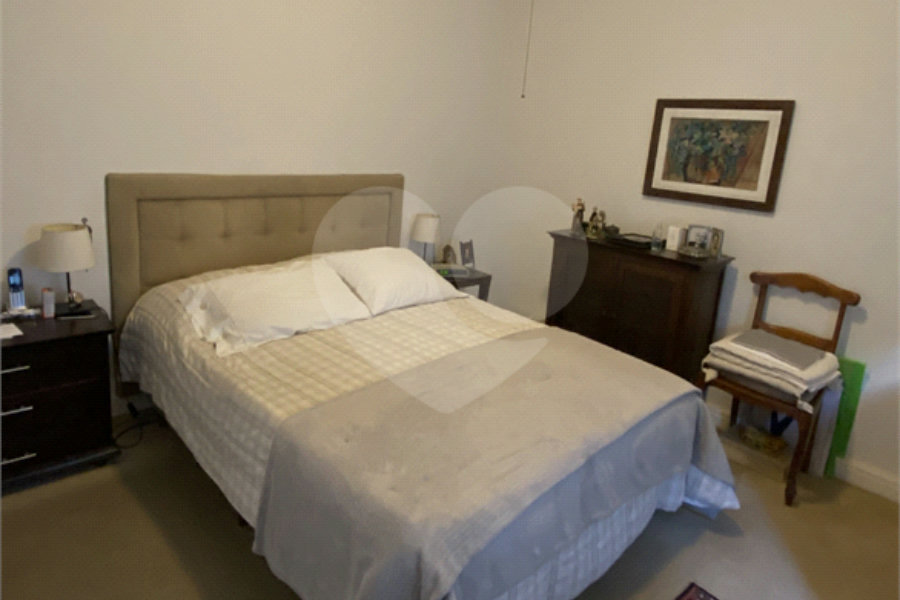 Casa Térrea à venda com 5 quartos, sendo 1 suíte, em Pacaembú, São Paulo, SP