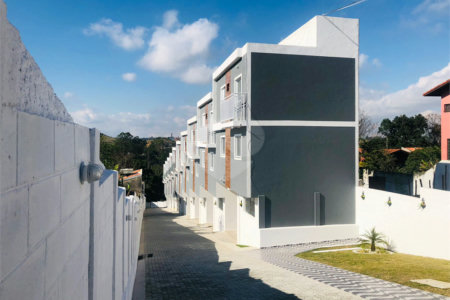 Casa à venda com 2 quartos no condomínio Residencial Turim, Mogi das Cruzes - SP