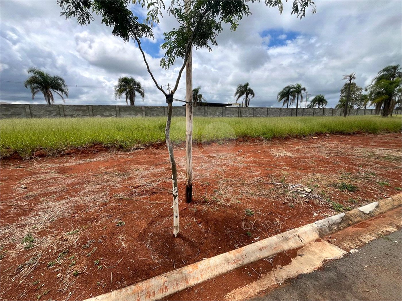 Terreno à venda no condomínio Residencial Quinta das Palmeiras, Itapetininga - SP