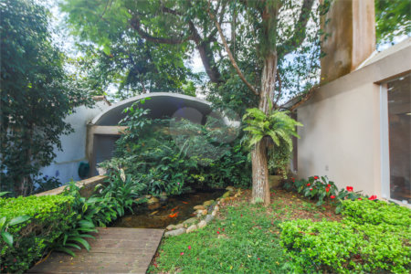 Casa à venda com 4 quartos, sendo 1 suíte,  em Interlagos, São Paulo, SP
