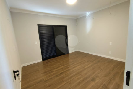 Casa à venda com 4 quartos, sendo 3 suítes,  no condomínio Residencial Golden Ville, Itapetininga - SP