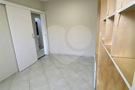 Casa à venda com 3 quartos, sendo 1 suíte, no condomínio Ana Carolina, São Paulo - SP