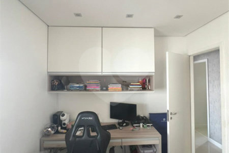 Apartamento. 78 m2, 3 dorm., uma suíte, lavabo, banheito, duas vagas, deposito no sub, varanda gormet.Aceita e estuda Permuta.
