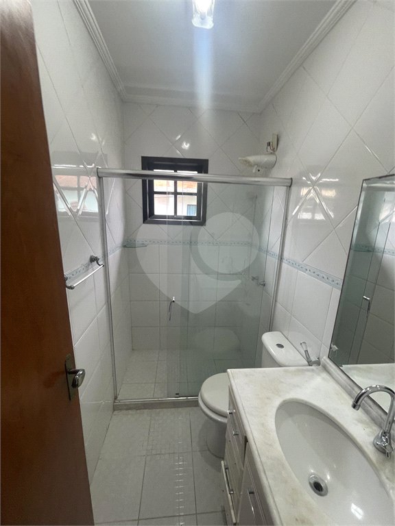 Casa à venda com 5 quartos, sendo 3 suítes, no condomínio Recanto das Palmeiras, Rio de Janeiro - RJ