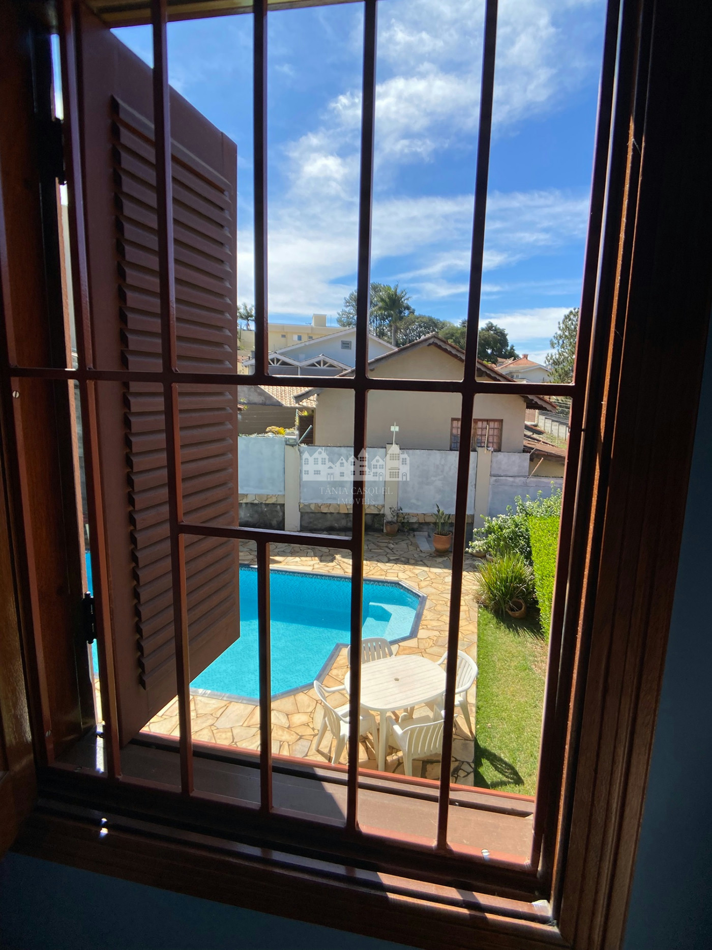 Casa à venda com 3 quartos, sendo 1 suíte, com vista deslumbrante em Recreio Maristela, Atibaia