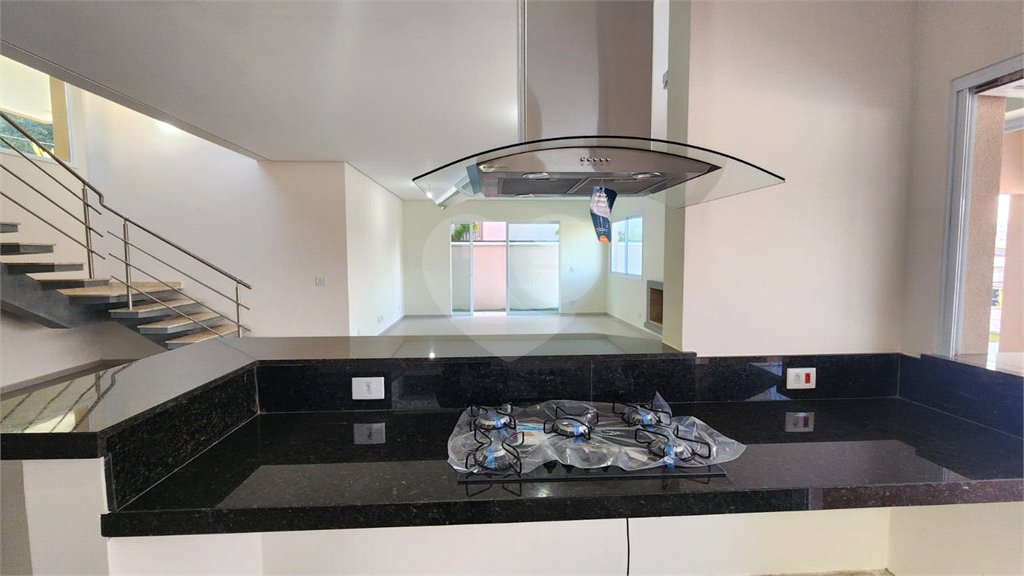 Casa à venda com 4 suítes no condomínio Santa Isabel I, Louveira - SP
