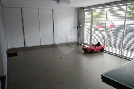 Sobrado à venda com 3 quartos, sendo 1 suíte,  em Vila Oliveira, Mogi das Cruzes, SP