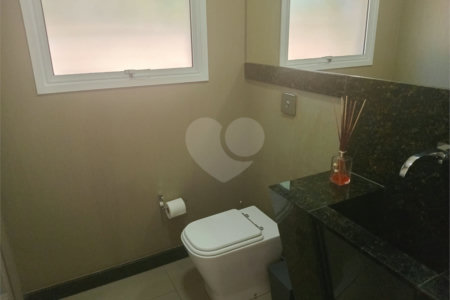 Casa à venda com 4 quartos, sendo 3 suítes, no condomínio Arco Iris, Atibaia - SP