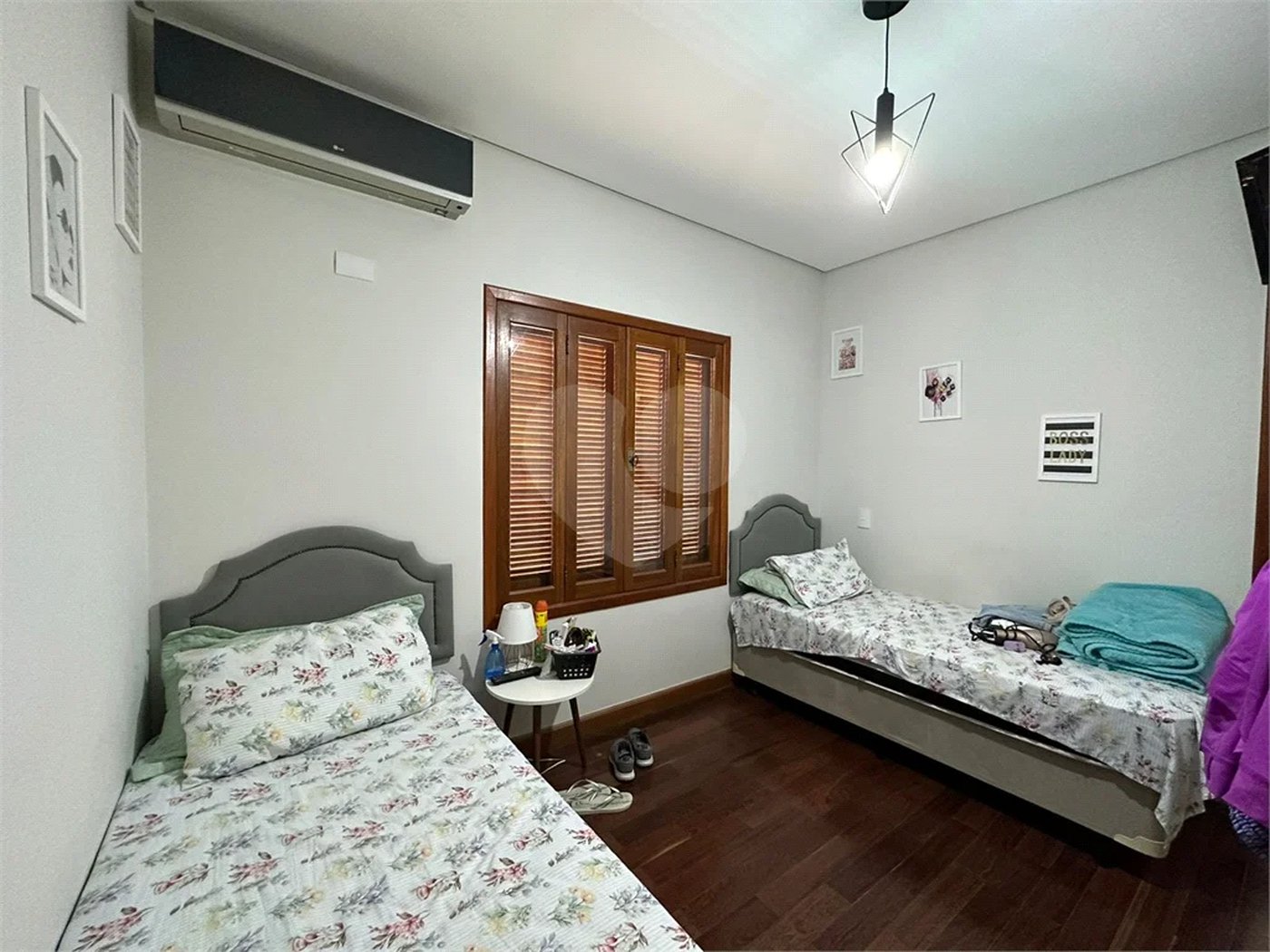 Casa à venda e locação no Condomínio Monte Alegre com 04 suítes.
